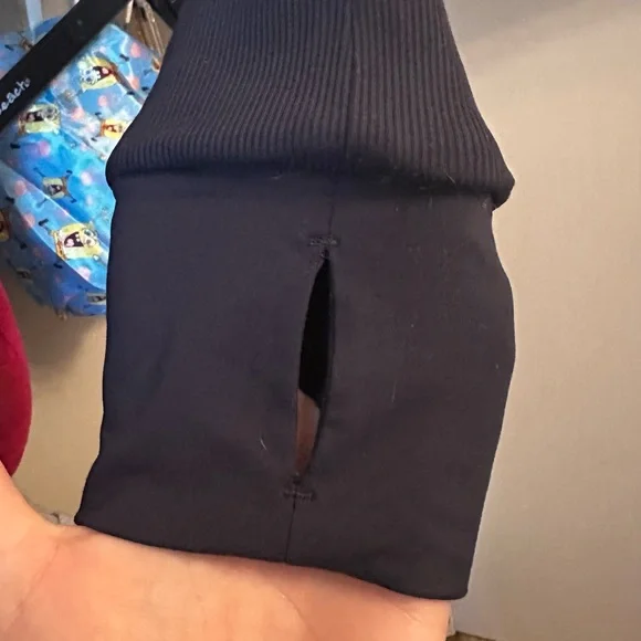 Lululemon Scuba Full-Zip Cropped Hoodie | Dark Navy | Size 8 | Thumb Holes - Picture 5 of 7